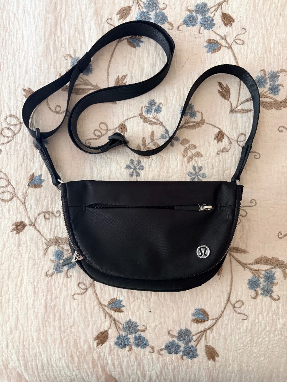 Lululemon micro all night festival bag